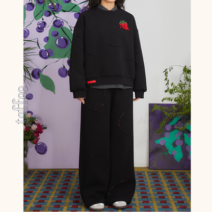 ストロベリー刺繍ブラックスウェットパンツ　《Z00698》