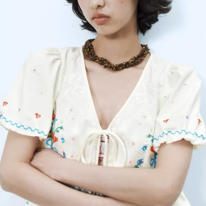 フラワー刺繍ペプラムブラウス《Z01032》