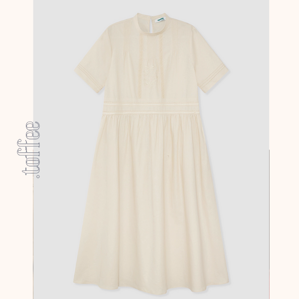 リボン刺繍とプリーツの上品ワンピース《Z01045》