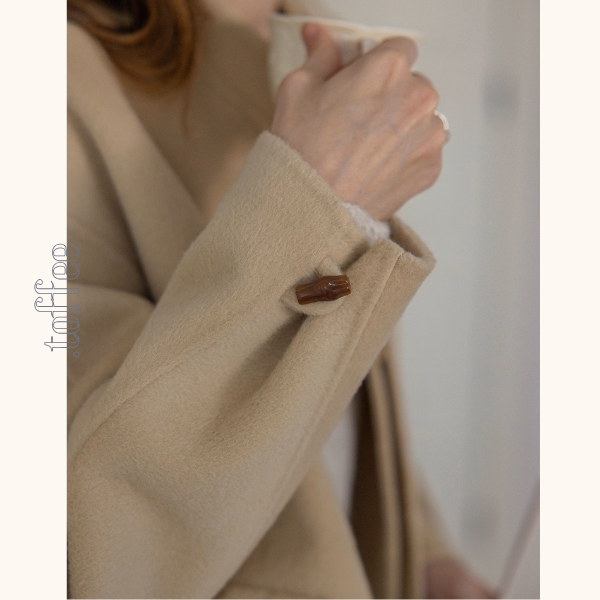 【2color】やさしい風にほどけるタイ付きショートコート《Z01174》