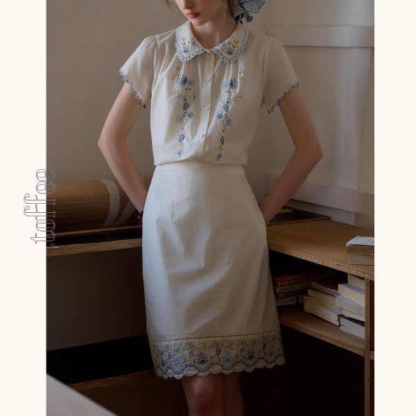 花柄刺繍が映えるレトロ可愛いセットアップ　《Z01117》
