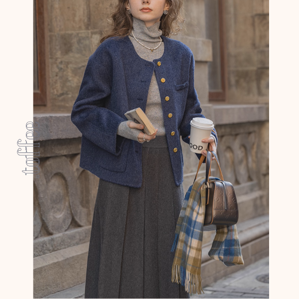 【3color】金のボタンが奏でるアートショートコート《Z01175》