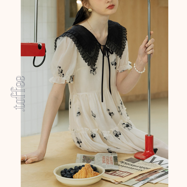 黒襟レトロフラワーの物語ワンピース《Z01088》