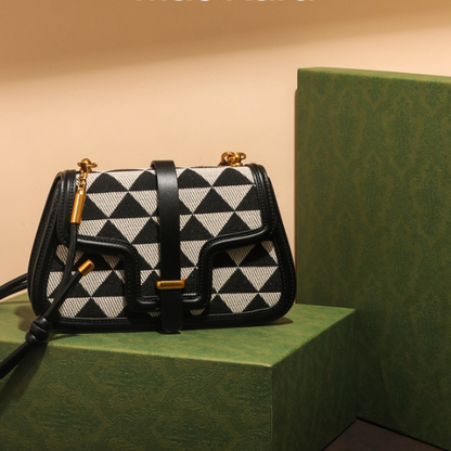 トライアングルプリントフラップメッセンジャーバッグ　AU-170