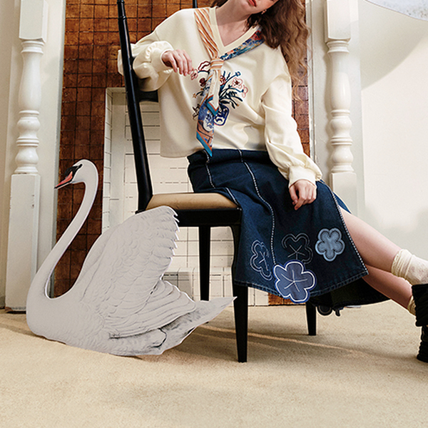 カラフルリボンタイ付きVネックスウェット　《Z00665》