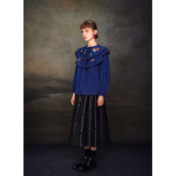 くるみ割り人形刺繍フリル衿ブラウス C0113