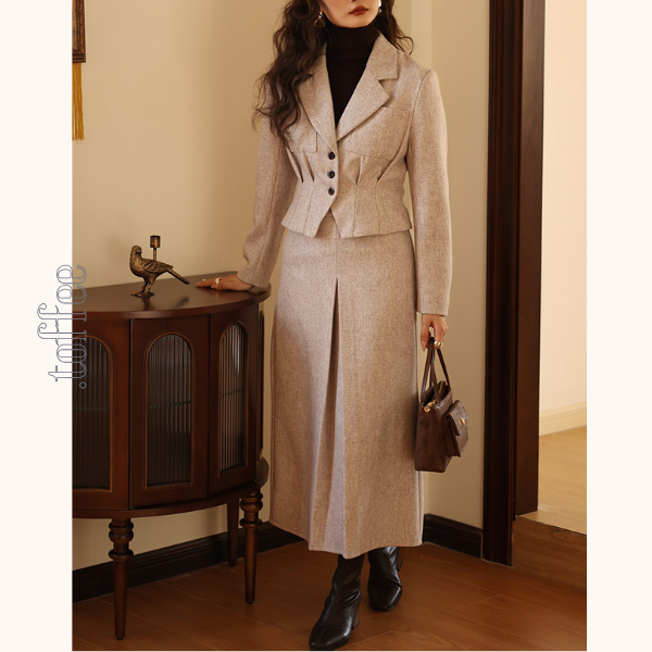 ショートテーラードジャケット＆ロングプリーツスカート セットアップ　《Z00773》