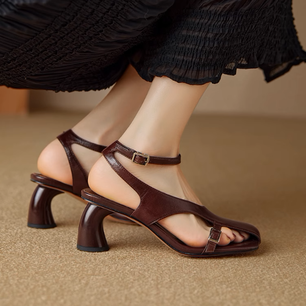 【2color】アシンメントリーデザインハイヒールサンダル《Z00977》