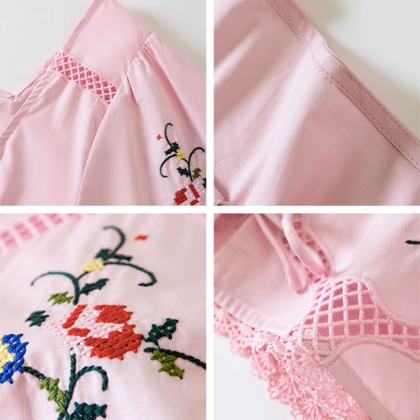 フラワー刺繍とリボン装飾のスクエアカラーブラウス《Z01007》