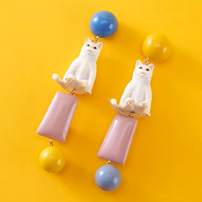 ポップに揺れる＊カラフル猫モチーフの個性派ピアス《Z01190》