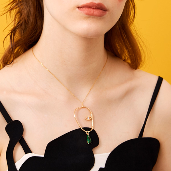 雫が揺れる＊片目モチーフのアートネックレス《Z01186》