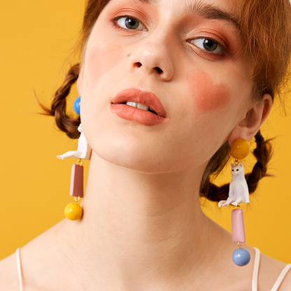 ポップに揺れる＊カラフル猫モチーフの個性派ピアス《Z01190》