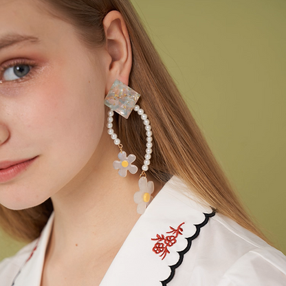 【3pattern3color】パールが巡る＊スクエア×フラワー揺れイヤーアクセ《Z01191》