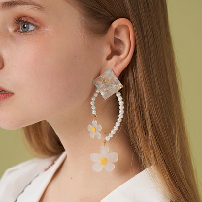 【3pattern3color】パールが巡る＊スクエア×フラワー揺れイヤーアクセ《Z01191》