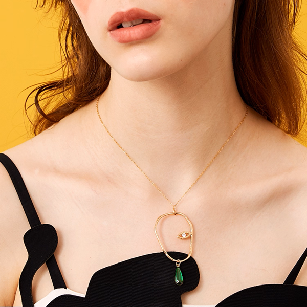 雫が揺れる＊片目モチーフのアートネックレス《Z01186》