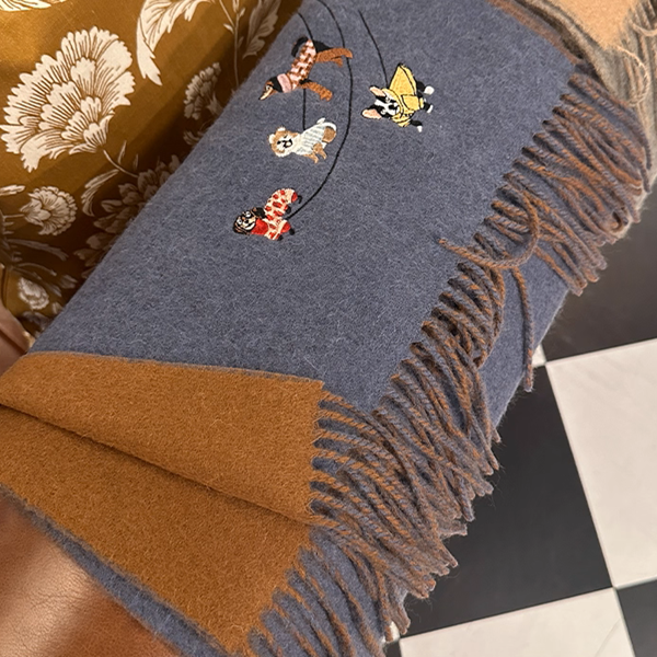 【4color】可愛い子犬刺繍のツートーン配色フリンジマフラー《Z01198》