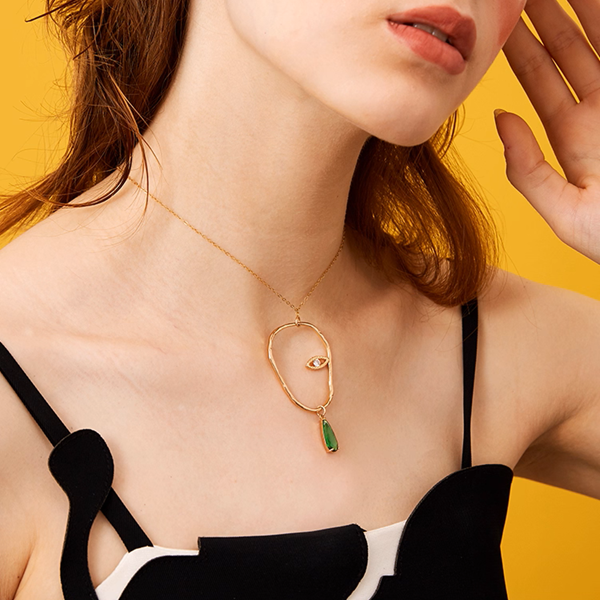 雫が揺れる＊片目モチーフのアートネックレス《Z01186》