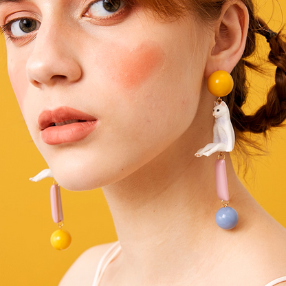 ポップに揺れる＊カラフル猫モチーフの個性派ピアス《Z01190》