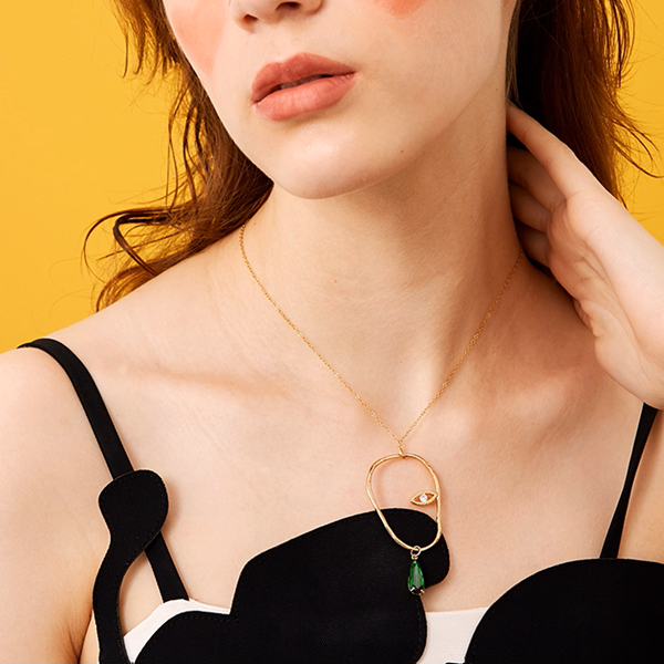 雫が揺れる＊片目モチーフのアートネックレス《Z01186》