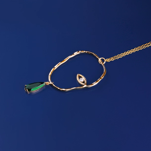 雫が揺れる＊片目モチーフのアートネックレス《Z01186》