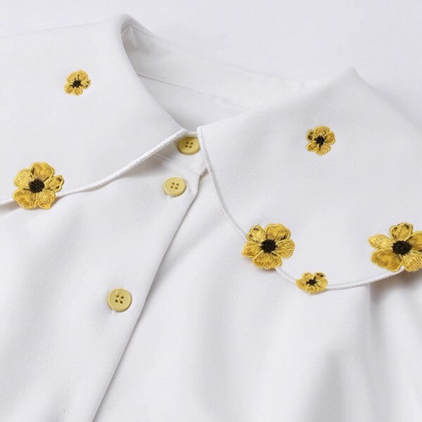 【2color】花の妖精：芸術的なお花刺繍のドールカラーブラウス 《C0191》