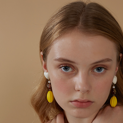 【2pattern】ハート、月と星、黄色の楕円体のドロップイヤーアクセサリー　《Z00796》