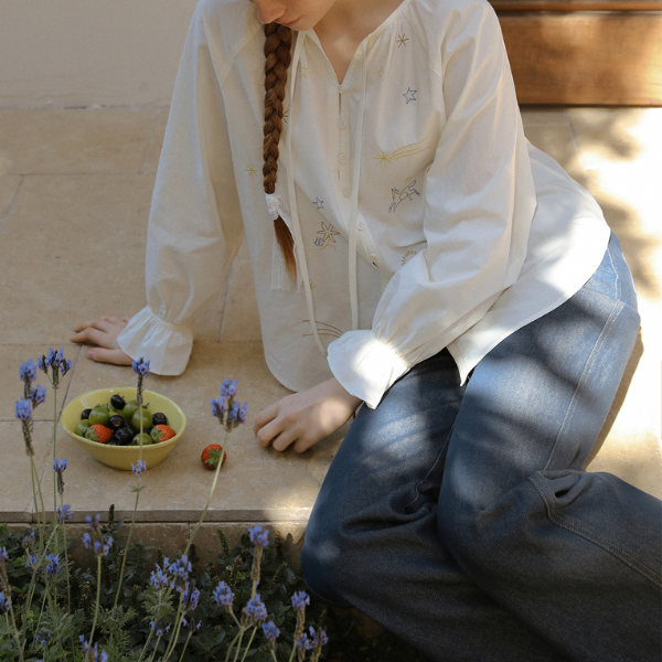 ポニーと星のロマンティック刺繍入りホワイトブラウス《Z00829》