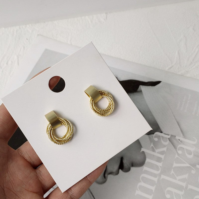 束ねた輪っかピアス