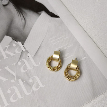 束ねた輪っかピアス