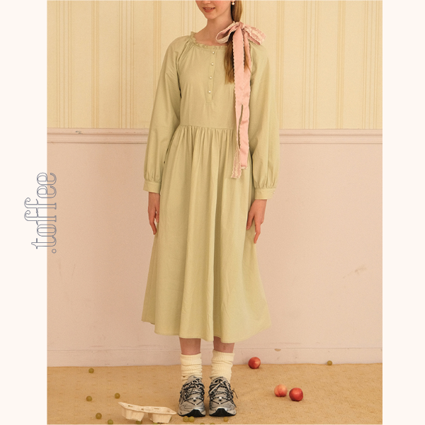 ギャザー入りAラインロングワンピース　《Z00752》