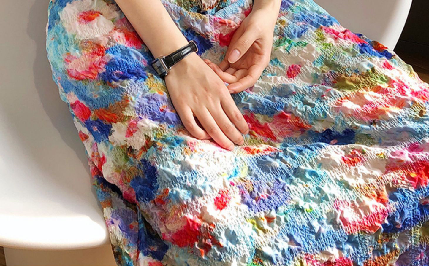 油絵のようなフラワー柄スカート