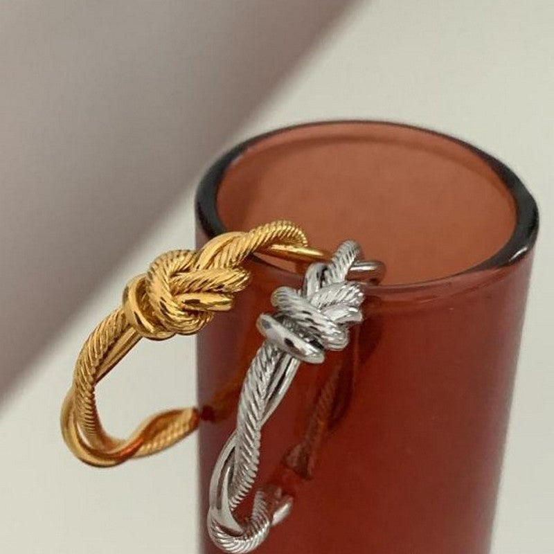 結び目キュッとしたリング