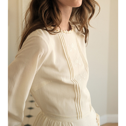 【2color】北欧風フラワー刺繍入りミモレ丈ワンピース  Z00010