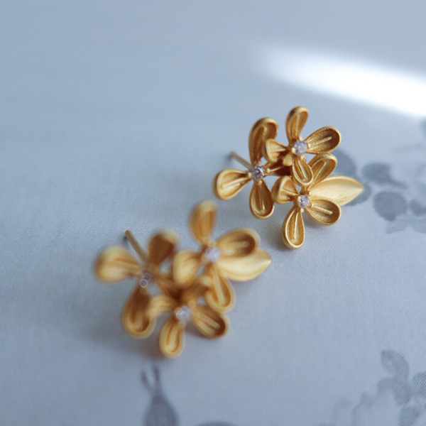 金色のフラワーピアス Z00150