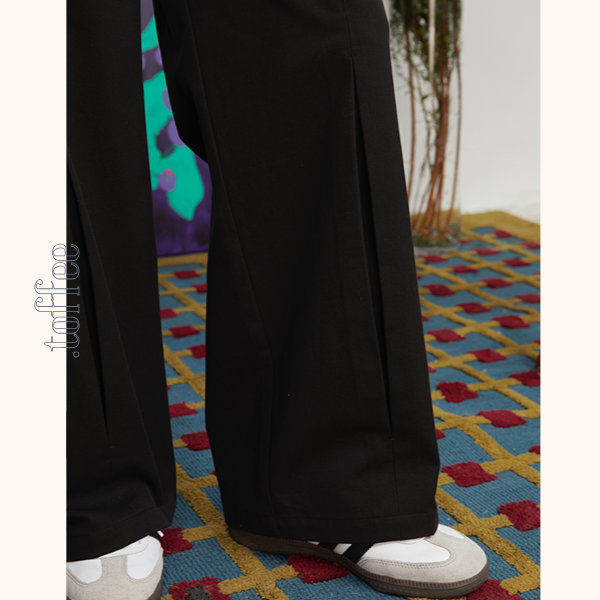 アップル刺繍ブラックストレートパンツ　《Z00693》