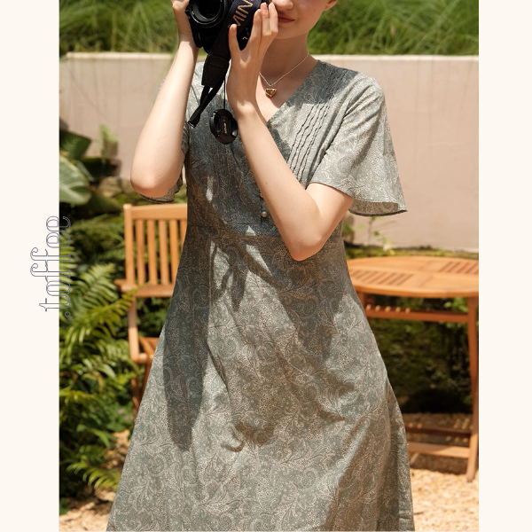 優美なペイズリー柄Vネックワンピース《Z01047》