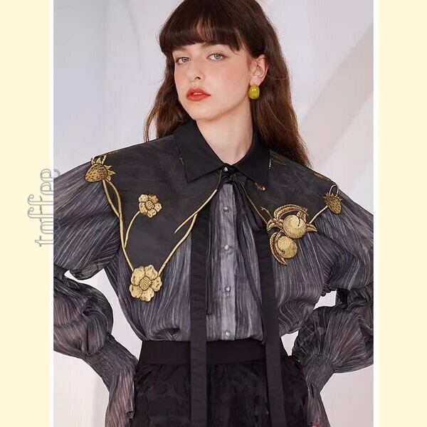 アートと植物のロマンティックな組み合わせ ロマンティックブラウス  C0159