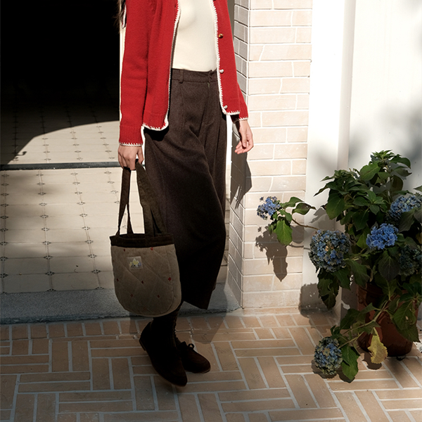 小花刺繍キルティングコーデュロイトートバッグ　《Z00709》