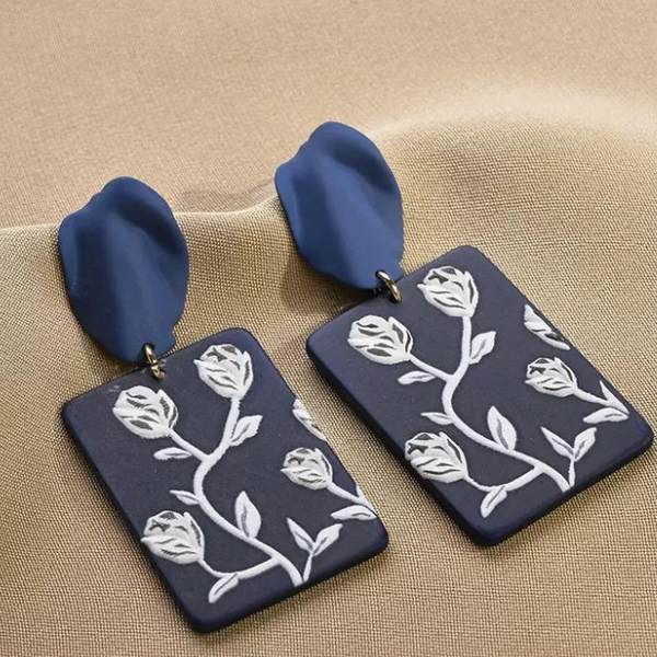 【２color】フラワーパターンプレートピアス AU-276