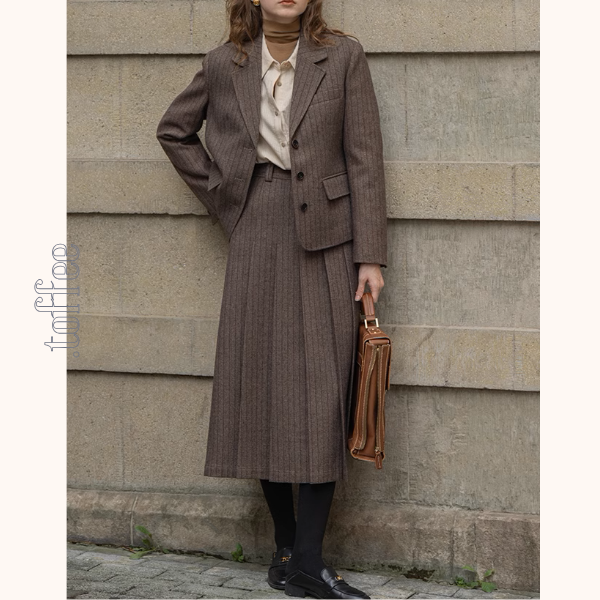 ストライプテーラードジャケット＆ロングプリーツスカートセットアップ《Z00865》