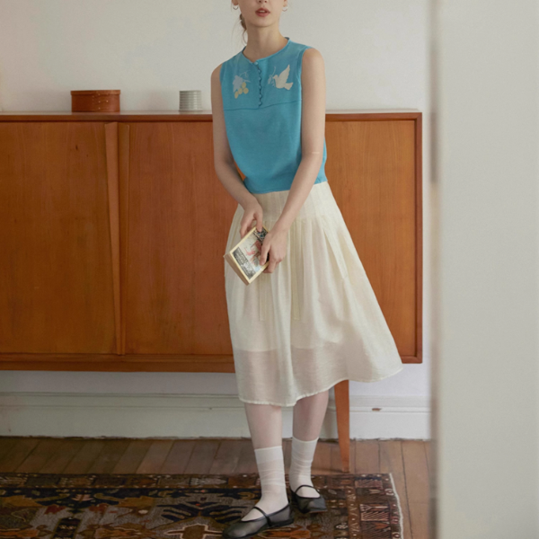 羽ばたく鳥と木の実のシアーニットベスト《Z01018》