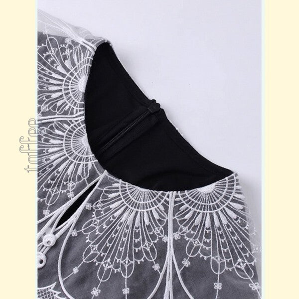 ブラックベルベットの調べ：フェアリーレースのクラシカルワンピース 《C0195》