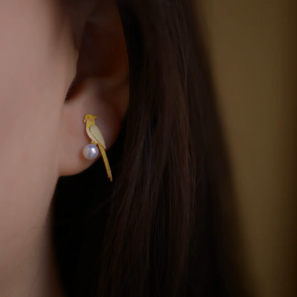 イエローオウムモチーフピアス《Z00871》