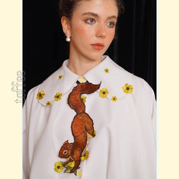 森のファンタジー：花の妖精と無邪気なリスの刺繍タイ 《C0190》