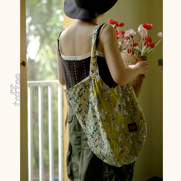 パッチワーク風花柄トートバッグ《Z00955》