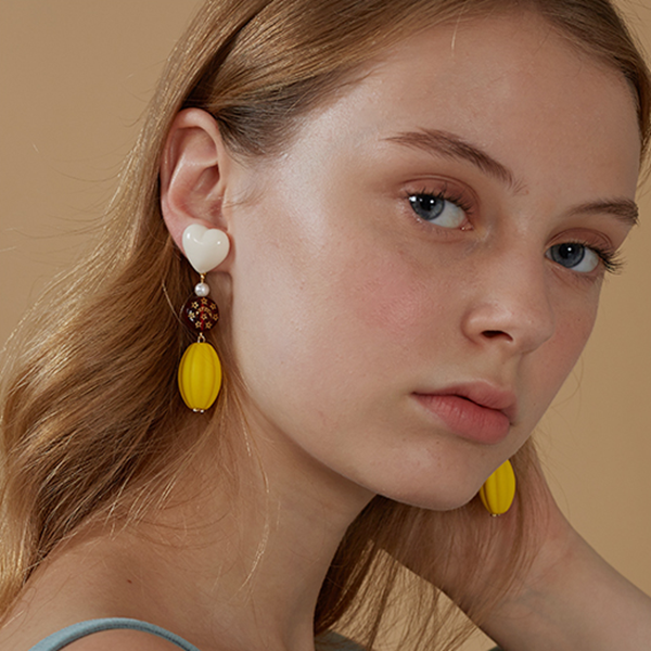 【2pattern】ハート、月と星、黄色の楕円体のドロップイヤーアクセサリー　《Z00796》