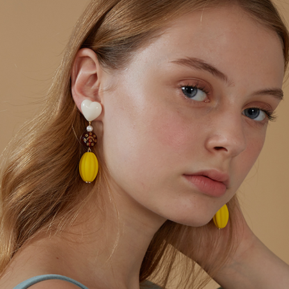 【2pattern】ハート、月と星、黄色の楕円体のドロップイヤーアクセサリー　《Z00796》