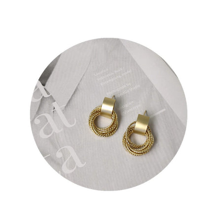 束ねた輪っかピアス