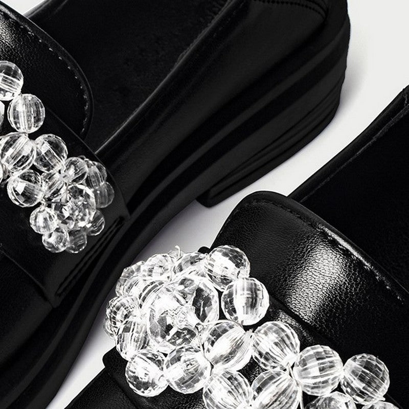 ビジューが光るブリテッシュローファー