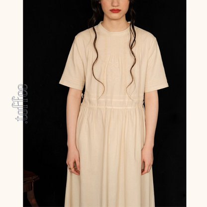 リボン刺繍とプリーツの上品ワンピース《Z01045》